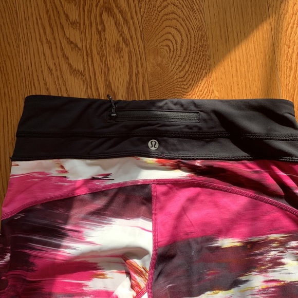 Lululemon cropped leggings size 6 - Picture 2 of 5